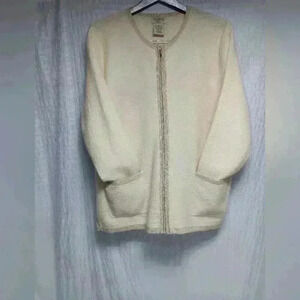 Vintage 💯 Wool full zip gold trim sweater. Ladies XL Petite